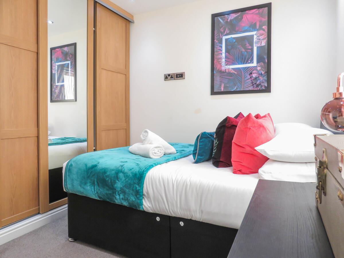 Tudors Esuites Four Bedroom House Birmingham Exteriér fotografie