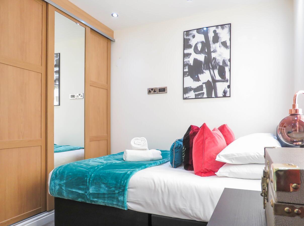 Tudors Esuites Four Bedroom House Birmingham Exteriér fotografie