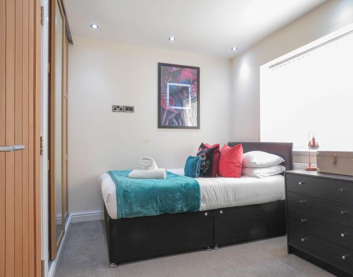 Tudors Esuites Four Bedroom House Birmingham Exteriér fotografie